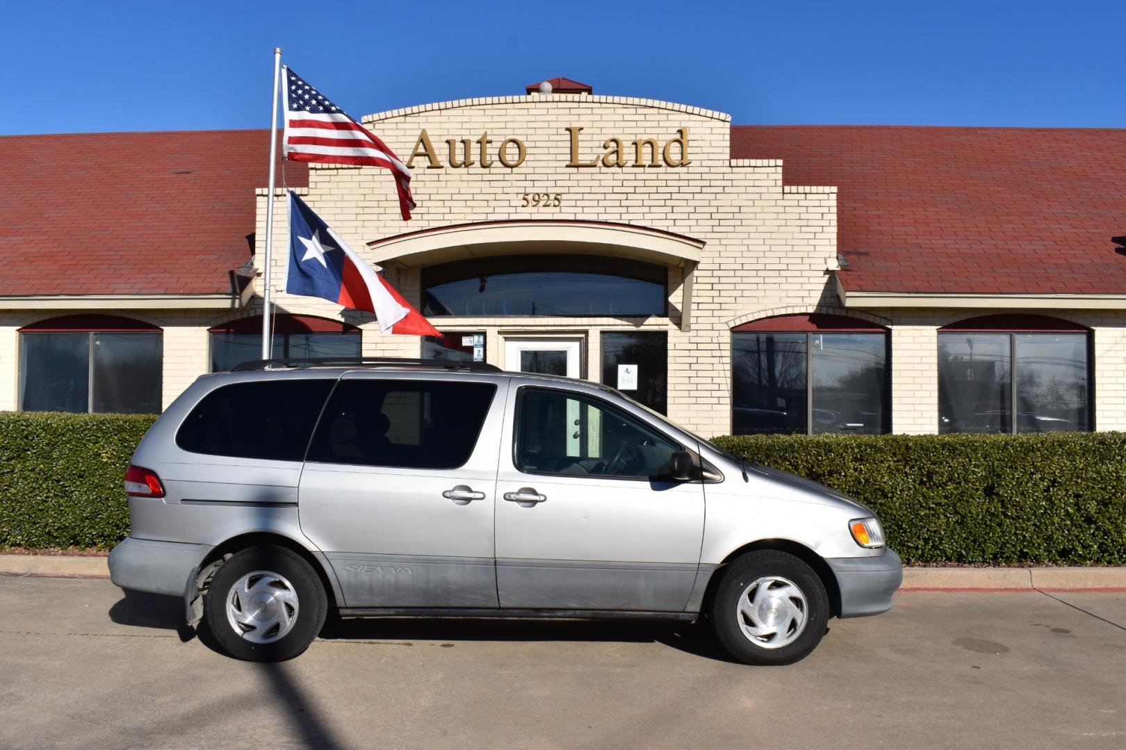 2002 Silver /Gray Toyota Sienna LE (4T3ZF13C42U) with an 3.0L V6 DOHC 24V engine, 4-Speed Automatic Overdrive transmission, located at 5925 E. BELKNAP ST., HALTOM CITY, TX, 76117, (817) 834-4222, 32.803799, -97.259003 - Buying a 2002 Toyota Sienna Van/Minivan can be a practical choice for several reasons: Reliability: Toyota vehicles are renowned for their reliability, and the Sienna is no exception. It's known to have a strong engine and durable construction, which means it can last for many miles with proper m - Photo#3